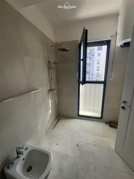 Tirane, jepet me qera zyre Kati 3, 116 m² 630 € (jordan misja)