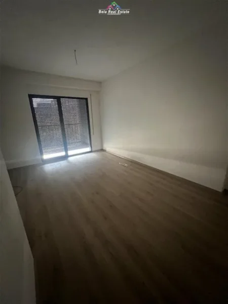 Tirane, jepet me qera zyre Kati 3, 116 m² 630 € (jordan misja)