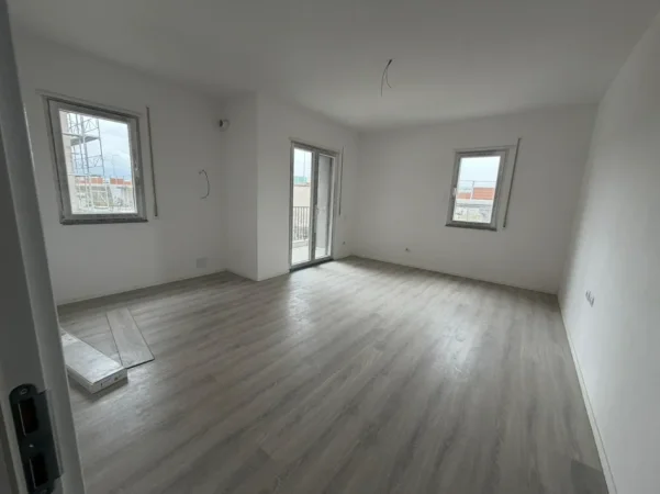 Tirane, jepet me qera apartament 1+1 Kati 1, 350 € 