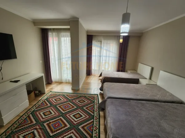 Tirane, jepet me qera apartament 2+1 , 131 m² 1.500 € (Rruga e Kosovarëve, Tiranë.)