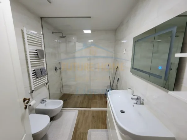 Tirane, jepet me qera apartament 2+1 , 131 m² 1.500 € (Rruga e Kosovarëve, Tiranë.)