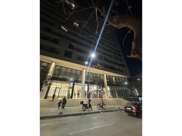 Tirane, jepet me qera apartament 2+1+Ballkon Kati 8, 104 m² 1.500 € (mine peza)