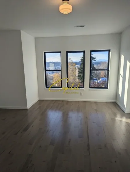 Tirane, jepet me qera zyre Kati 4, 70 m² 900 € (QENDER)