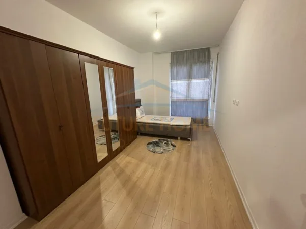 Tirane, jepet me qera apartament 2+1 Kati 4, 105 m² 520 € (Jordan Misja, Tiranë)
