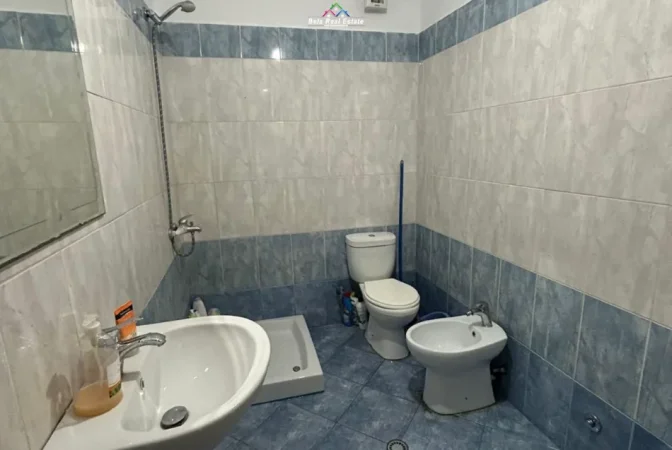 Tirane, jepet me qera apartament 1+1+Ballkon Kati 4, 70 m² 470 € (foto xhavella)