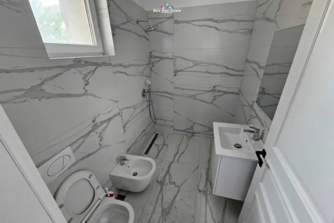 Tirane, jepet me qera Vile 3 Katshe Kati 3, 400 m² 2.500 € (teg)