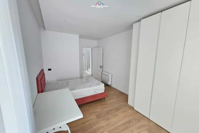 Tirane, jepet me qera Vile 3 Katshe Kati 3, 400 m² 2.500 € (teg)