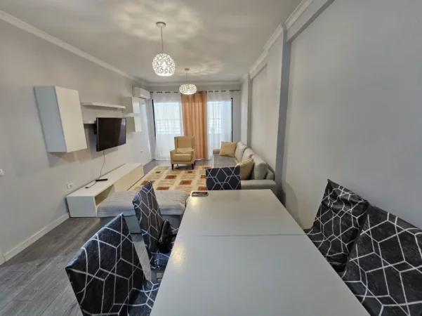 Tirane, jepet me qera apartament 2+1 Kati 8, 105 m² 530 € (astir)