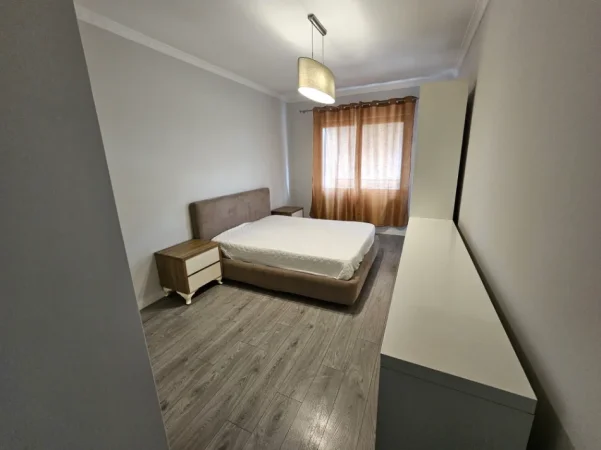 Tirane, jepet me qera apartament 2+1 Kati 8, 105 m² 530 € (astir)
