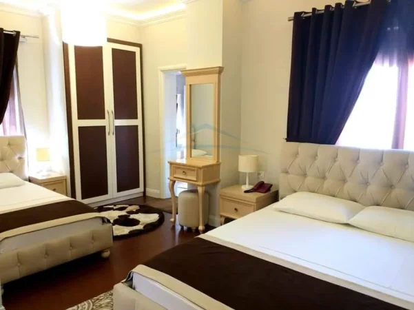 Shitet, Hotel 3-Katësh, Korçë, 700 m² 1.200.000 €