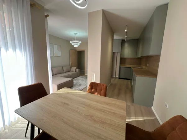 Tirane, jepet me qera apartament 2+1+Ballkon Kati 3, 101 m² 650 € (Unaza e Re)