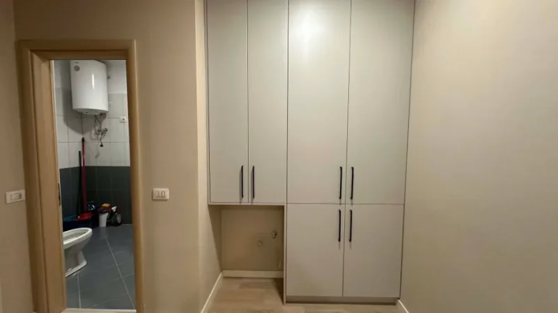 Tirane, jepet me qera apartament 2+1+Ballkon Kati 3, 101 m² 650 € (Unaza e Re)