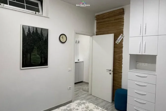 Tirane, jepet me qera apartament 1+1 Kati 2, 60 m² 660 € (komuna e parisit)