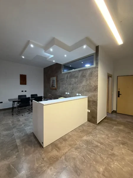 Tirane, jepet me qera zyre Kati 2, 132 m² 1.700 € (BLLOKU)
