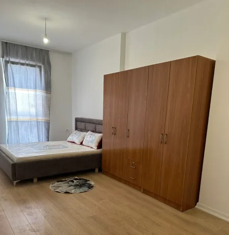 Tirane, jepet me qera apartament 2+1+Ballkon Kati 4, 104 m² 500 € (Rruga 5 Maj (Concordi))