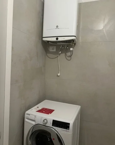 Tirane, jepet me qera apartament 2+1+Ballkon Kati 4, 104 m² 500 € (Rruga 5 Maj (Concordi))