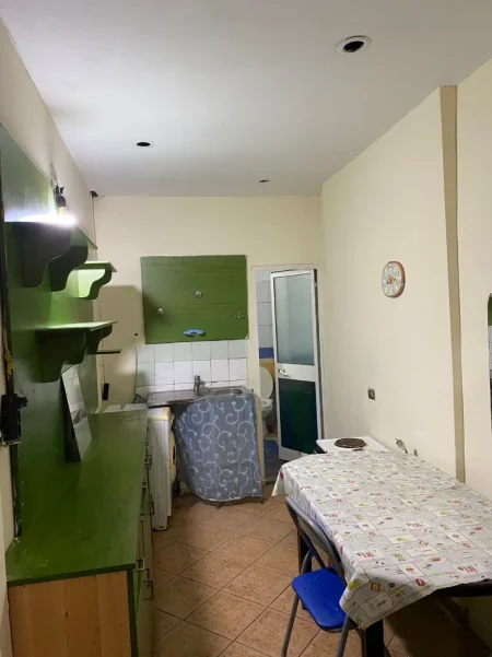 Jepet me qira garsonier, kati 1, 250 €, ne Bllok, afer Liqenit