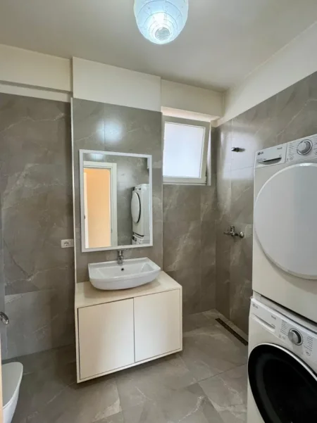 Tirane, shes apartament 2+1 Kati 4, 104 m² 278.000 € (Rruga Hamdi Sina)