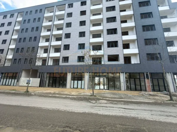 Tirane, jepet me qera ambjent biznesi Kati 0, 77 m² 1.000 € 