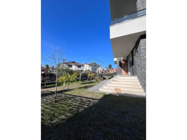 Tirane, shitet Vile 5+1+Ballkon Kati 2, 290 m² 800.000 € (Pranë Pallatit të Brigadave)