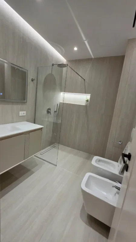 Tirane, jepet me qera ambjent biznesi Kati 2, 130 m² 2.500 € (STADIUMI ARENA)