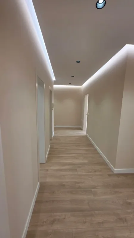 Tirane, jepet me qera ambjent biznesi Kati 2, 130 m² 2.500 € (STADIUMI ARENA)