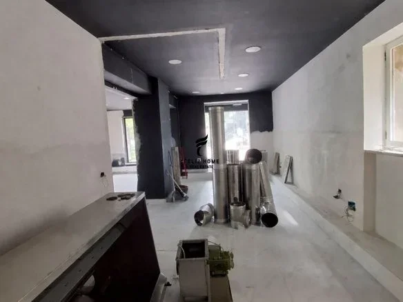 Tirane, shitet dyqan Kati 0, 80 m² 750.000 € (MUHAMET GJOLLESHA)