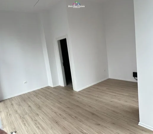 Tirane, jepet me qera dyqan Kati 0, 38 m² 850 € (mine peza)