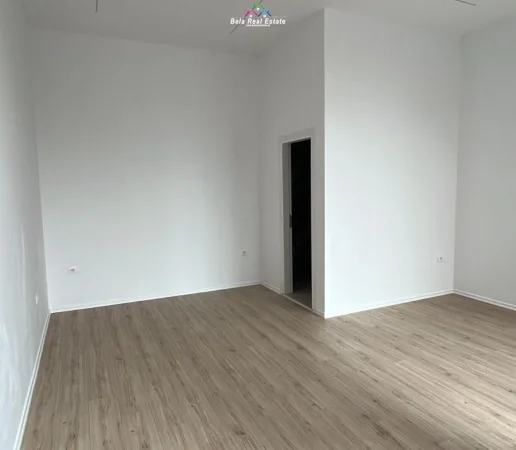Tirane, jepet me qera dyqan Kati 0, 38 m² 850 € (mine peza)