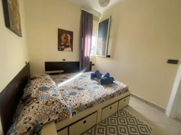 Tirane, jepet me qera apartament 1+1+Ballkon Kati 4, 53 m² 400 € (RRUGA 5 MAJI)