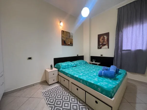 Tirane, jepet me qera apartament 1+1+Ballkon Kati 4, 53 m² 400 € (RRUGA 5 MAJI)