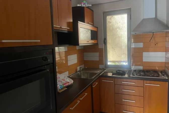 Tirane, jepet me qera apartament 1+1 Kati 2, 70 m² 430 € (Bulevardi Bajram Curri)