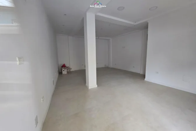 Tirane, jepet me qera dyqan Kati 0, 42 m² 520 € (rruga e durresit)