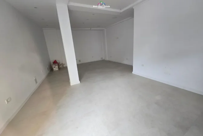Tirane, jepet me qera dyqan Kati 0, 42 m² 520 € (rruga e durresit)