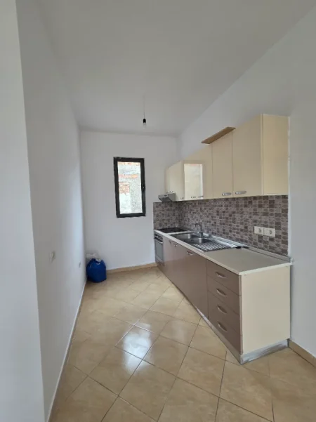 Tirane, jepet me qera apartament 2+1 Kati 6, 75 m² 500 € (Grigor Heba)