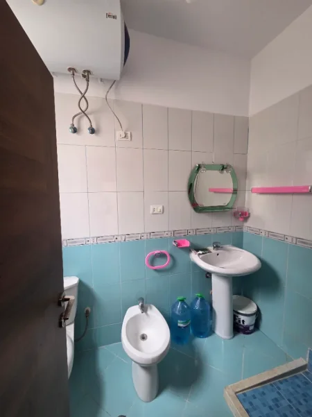 Tirane, jepet me qera apartament 2+1 Kati 6, 75 m² 500 € (Grigor Heba)