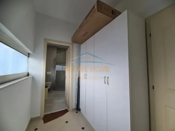 Tirane, jepet me qera apartament 2+1+Ballkon Kati 8, 105 m² 500 € (yzberisht)