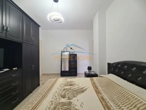 Tirane, jepet me qera apartament 2+1+Ballkon Kati 8, 105 m² 500 € (yzberisht)