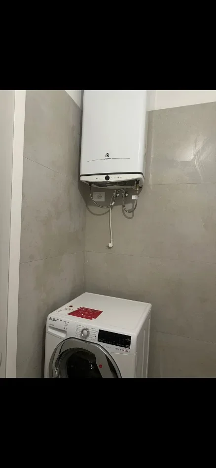 Tirane, jepet me qera Apartament 2+1,kati 4, Mobiluar, Çmimi 50.000 Lekë të Reja, tek 5 MAJ -Tiranë