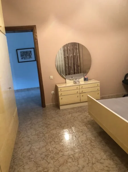 Tirane, jepet me qera apartament 2+1+Ballkon Kati 2, 125 m² 800 € (TREGU ELEKTRIK)