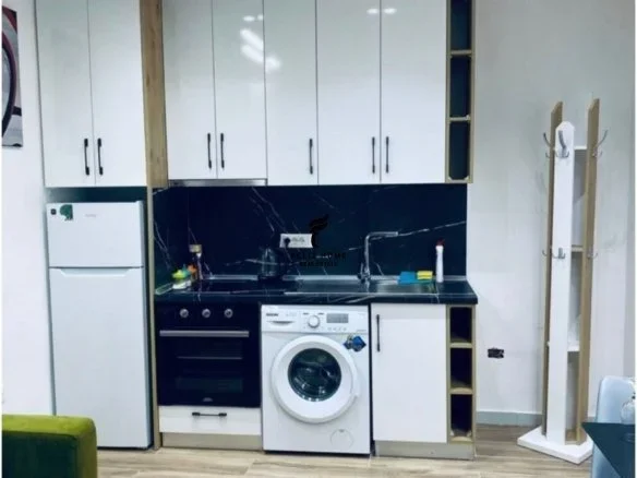 Tirane, jepet me qera apartament 1+1 Kati 5, 70 m² 600 € (KOMUNA E PARISIT)