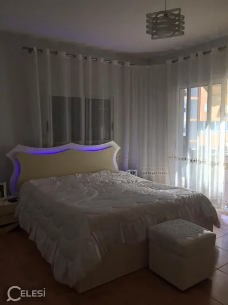 Tirane, jepet me qera apartament 2+1+Ballkon Kati 4, 125 m² 800 € (KOMUNA E PARISIT)