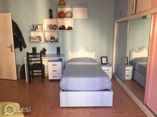 Tirane, jepet me qera apartament 2+1+Ballkon Kati 4, 125 m² 800 € (KOMUNA E PARISIT)