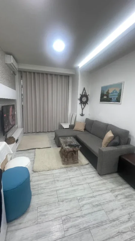Tirane, jepet me qera apartament 1+1 Kati 2, 60 m² 660 € (Rruga Anton Lufi)