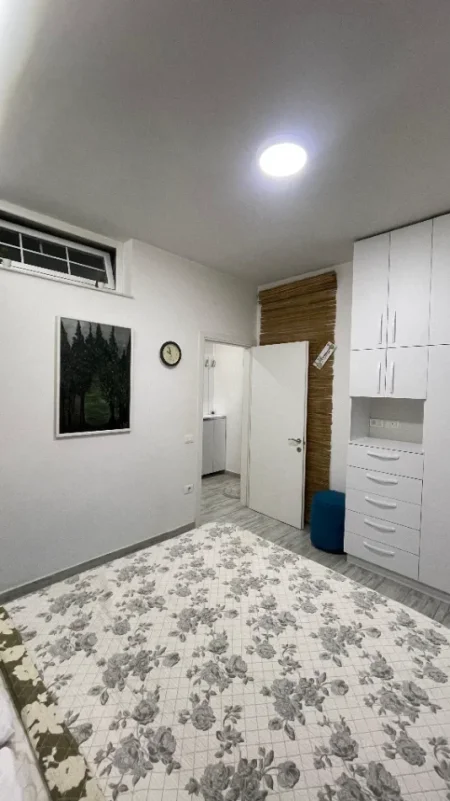 Tirane, jepet me qera apartament 1+1 Kati 2, 60 m² 660 € (Rruga Anton Lufi)
