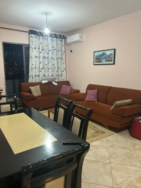 Tirane, jepet me qera apartament 1+1 Kati 4, 70 m² 470 € (Rruga Foto Xhavella)