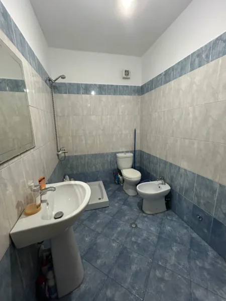 Tirane, jepet me qera apartament 1+1 Kati 4, 70 m² 470 € (Rruga Foto Xhavella)