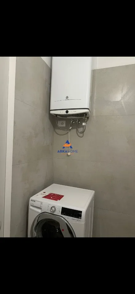 Tirane, jepet me qera apartament 2+1+Ballkon Kati 4, 104 m² 523 € 
