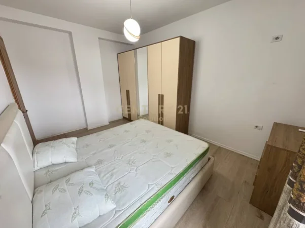 Tirane, jepet me qera apartament 2+1 Kati 5, 100 m² 500 € (astiri)