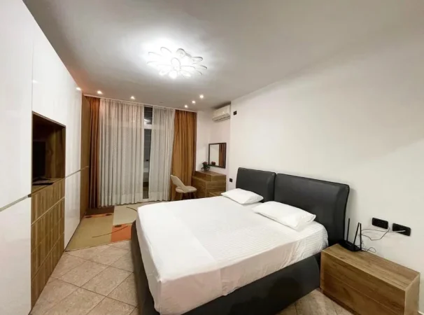 Tirane, jepet me qera apartament 3+1 Kati 4, 220 m² 1.600 € (Komuna e Parisit)